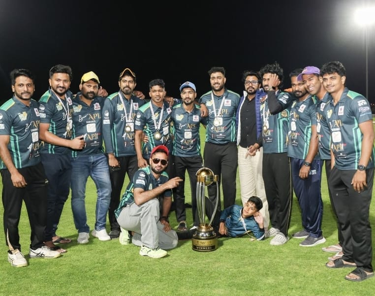 സി. എച്ച്. എം.എം അലുംനി അക്കാഫ് പ്രൊഫഷണൽ ലീഗ് അഞ്ചാം സീസണിലെ ജേതാക്കളായി.